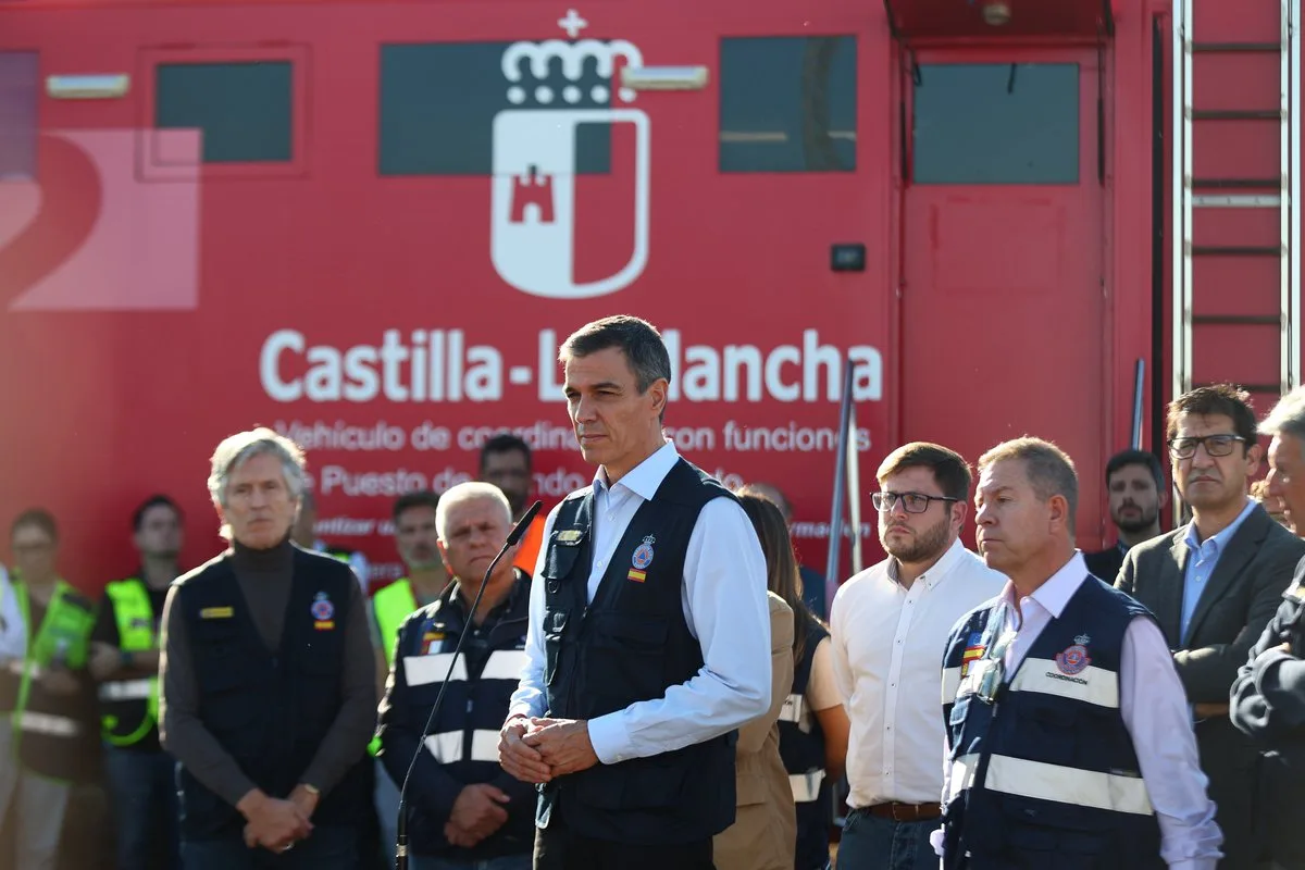 Spanish Prime Minister Pedro Sánchez speaks to reporters in front of a Castilla-La Mancha emergency coordination vehicle near Urda